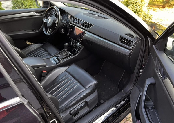 Skoda Superb cena 65000 przebieg: 102000, rok produkcji 2018 z Miłomłyn małe 67